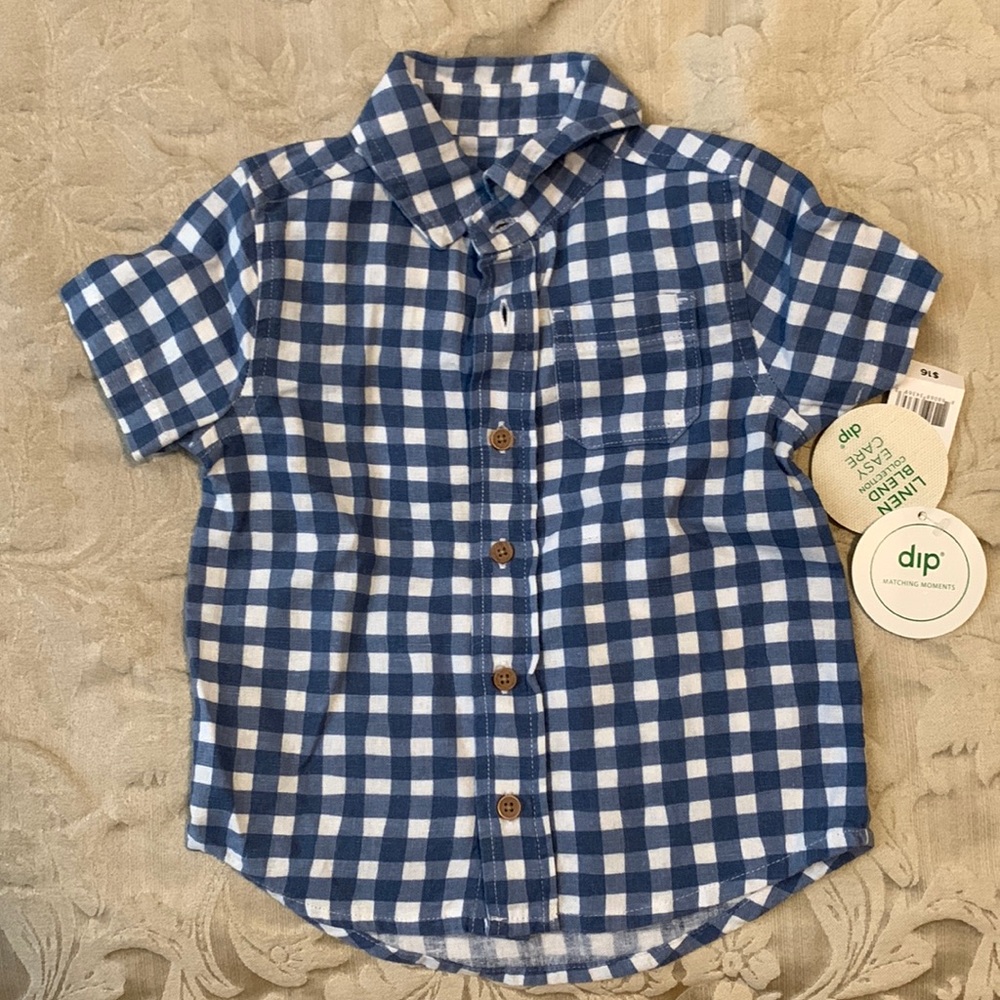NWT. Gingham button up.